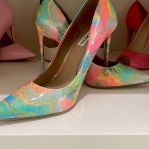 Multi color Steve Madden pumps size 8